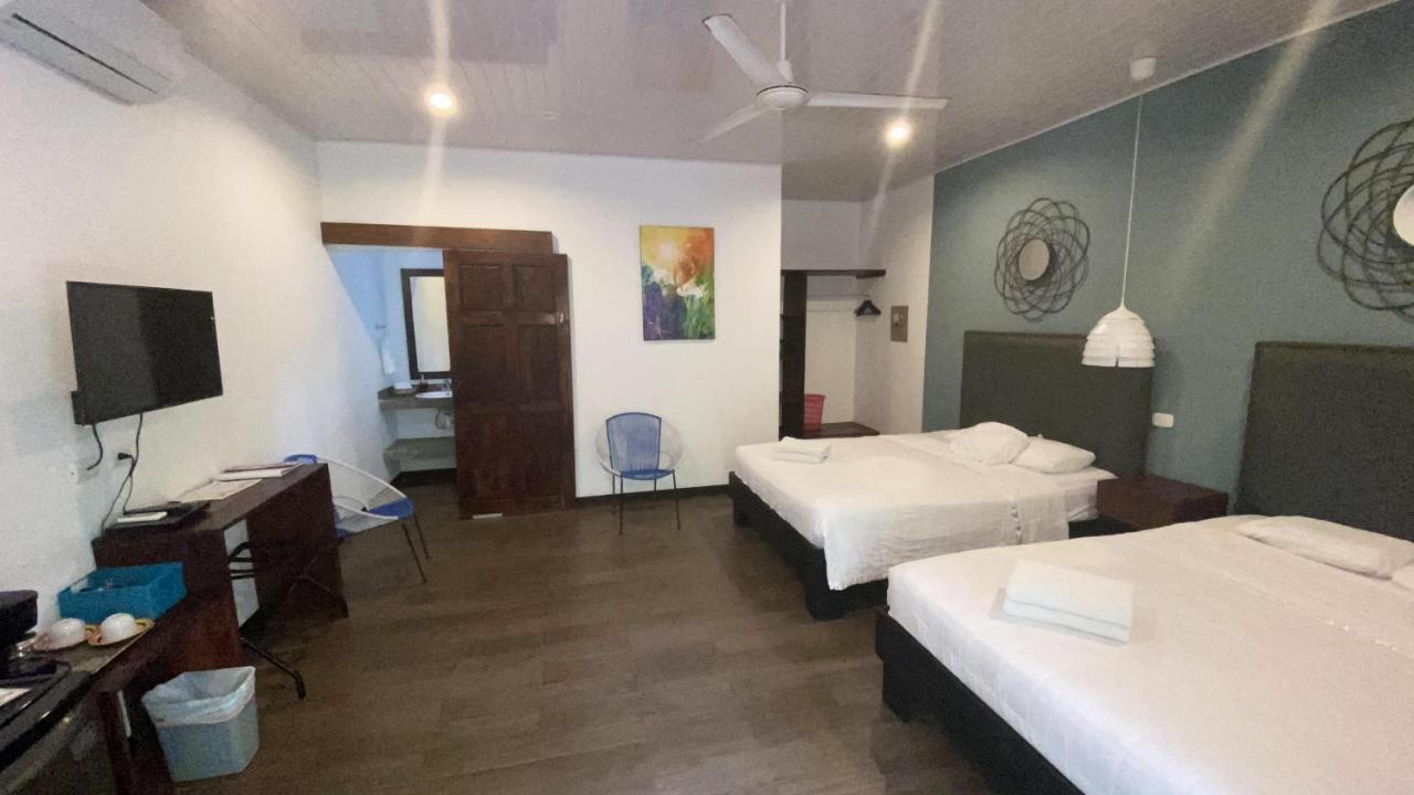 La Posada Jungle Hotel Мануел Антонио Екстериор снимка